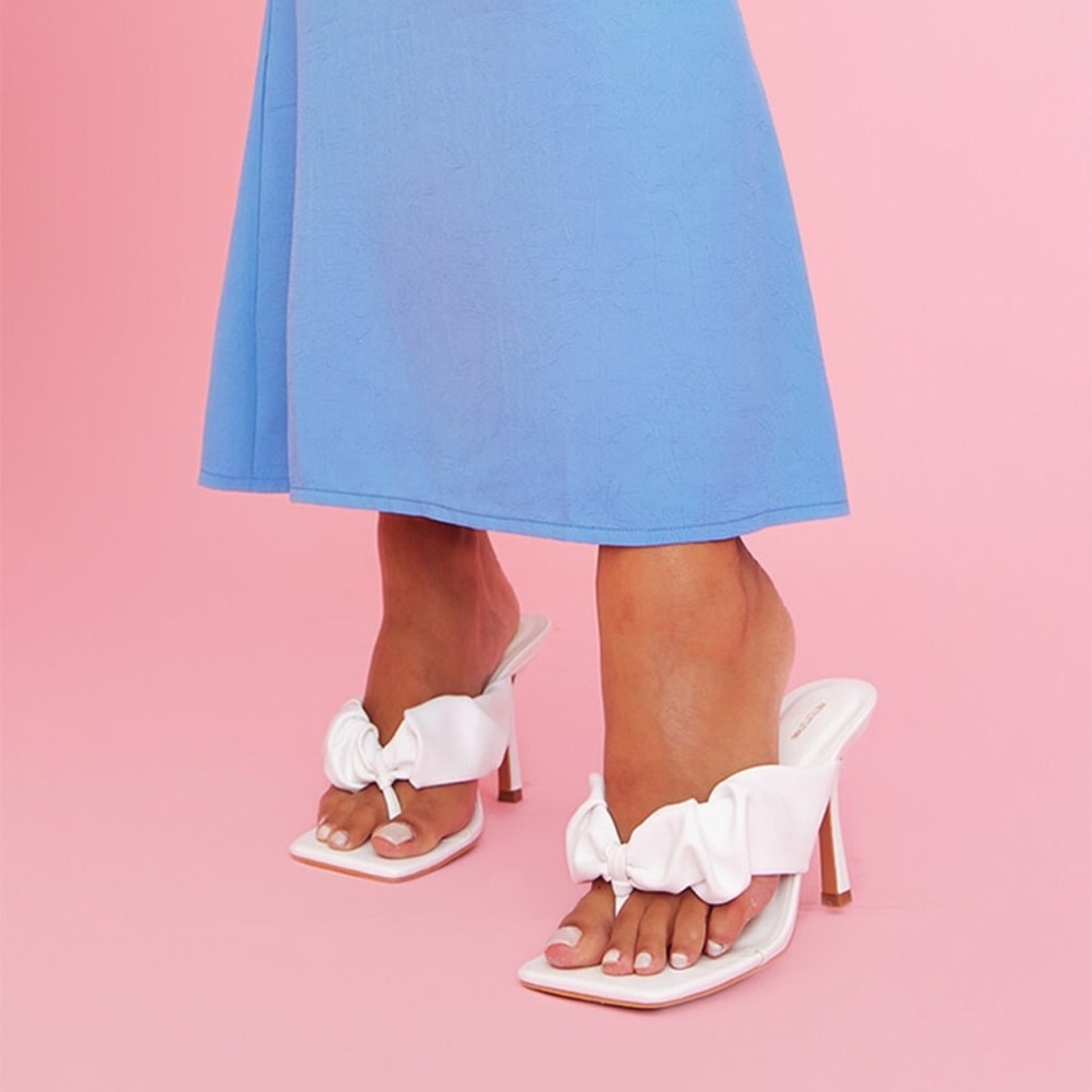 White Wide Fit PU Square Toe Ruched Strap Toe Thong High Heeled Mules